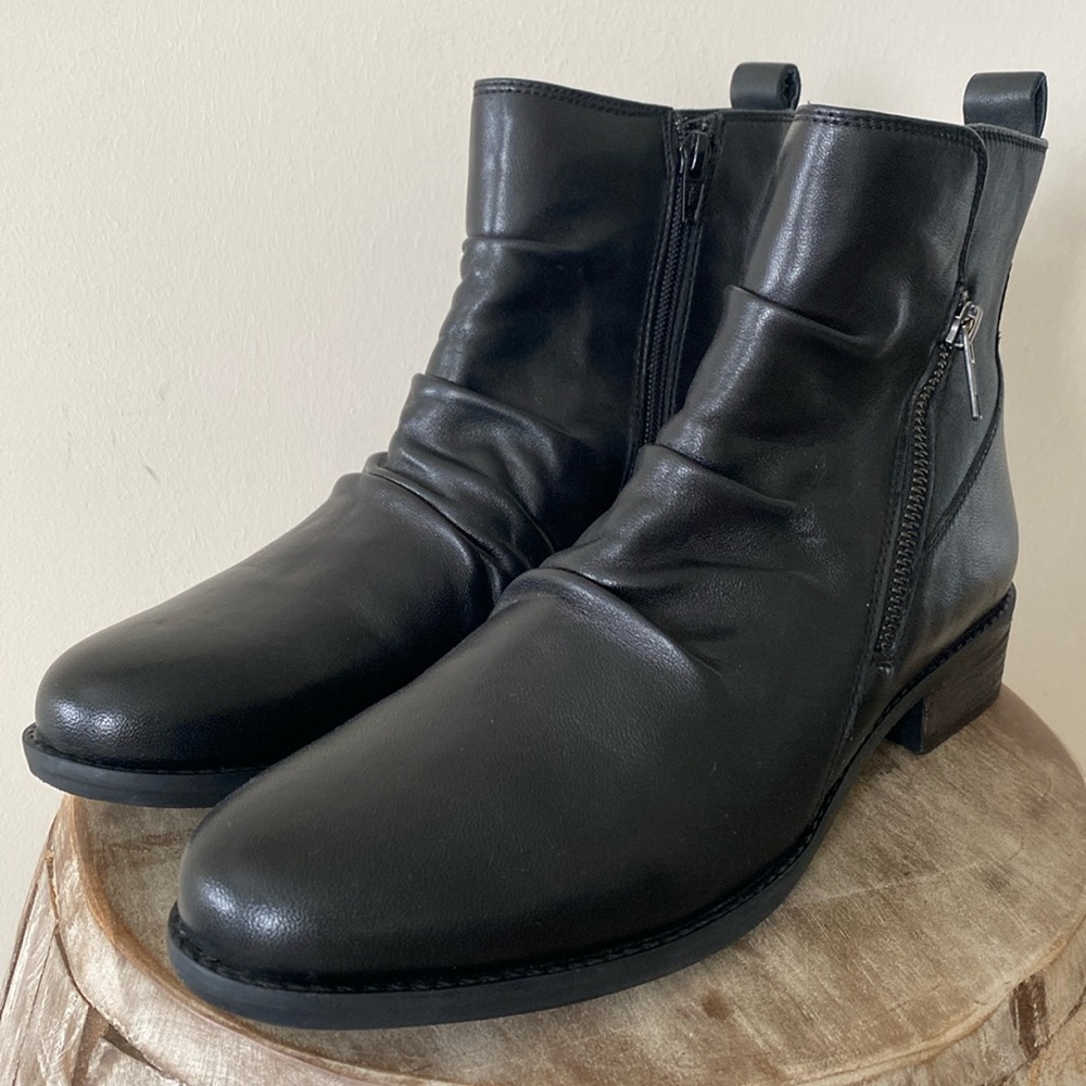 Earth Alana Skellig Ankle Comfort Bootie Black Ruched Leather Size 10 W